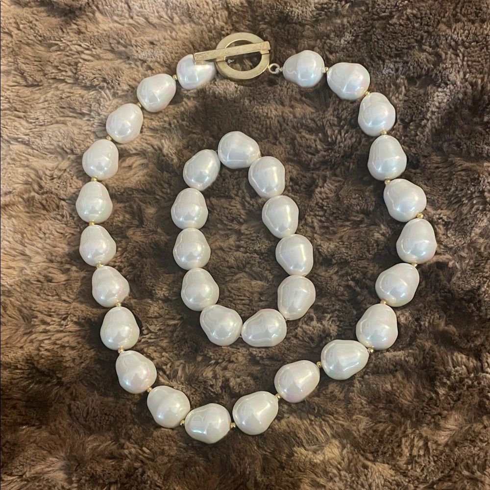 Shimmery White Mother of Pearl Necklace with Gold Clasp